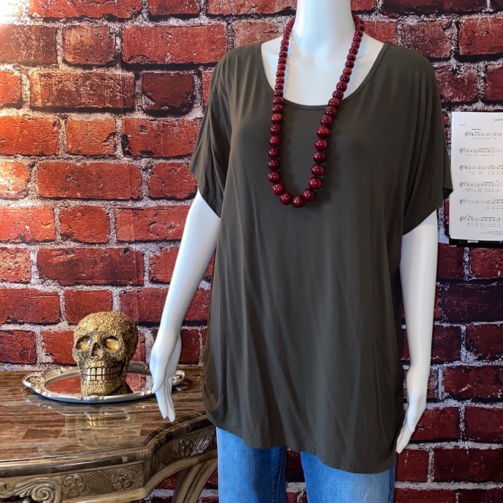 ESENCHEL Dolman Sleeve Top